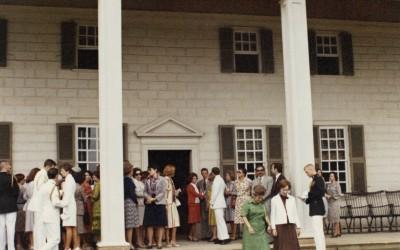 First Lady Rosalynn Carter hosts the wives of Latin American dignitaries on the piazza at Mount Vernon in 1977. (MVLA).